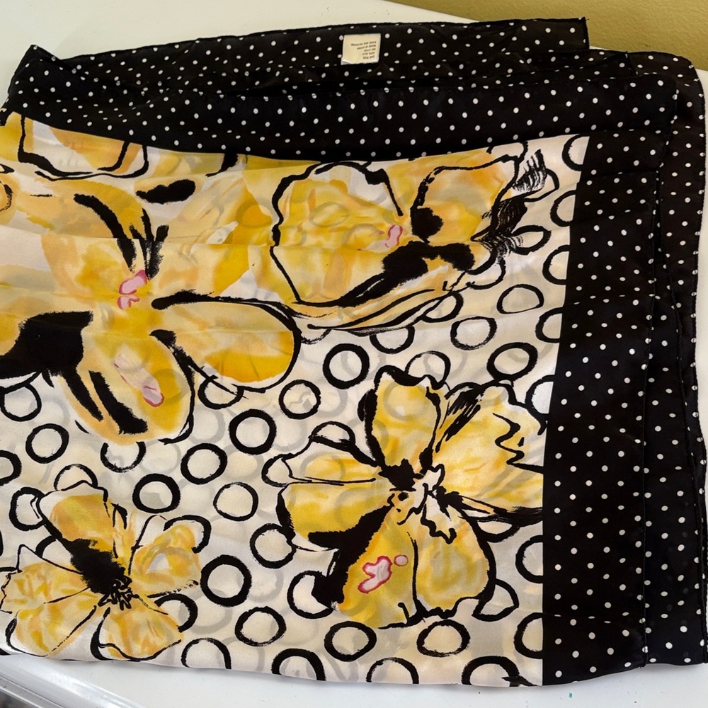 Target Black and Yellow 100 % Silk 35” x 35”